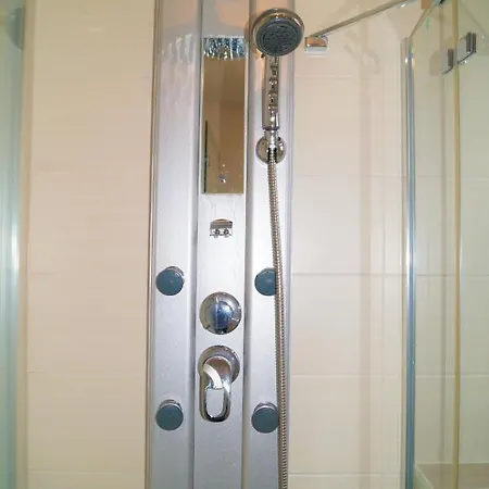 Apartment Mit Pool, Wlan, Tv, Balkon, Regen Dusche *