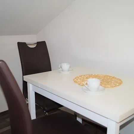 Mit Pool, Wlan, Tv, Balkon, Regen Dusche